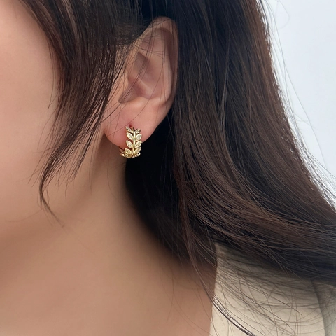 Funkelnde Blatt Zirkon Creolen Mit 925 Sterling Silber Ohrstecker Elegantes Vergoldetes Pflanzendesign Für Damen