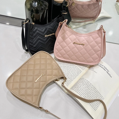 Quilted Underarm Hobo Bag For Women PU Leather Diamond Pattern Gold Logo Zipper Closure Casual Shoulder Purse