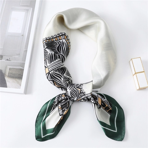 Women Satin Square Scarf Elegant Geometric Chain Print Silky Neck Scarf Fashion Head Scarf Bandana For Travel Daily Wear