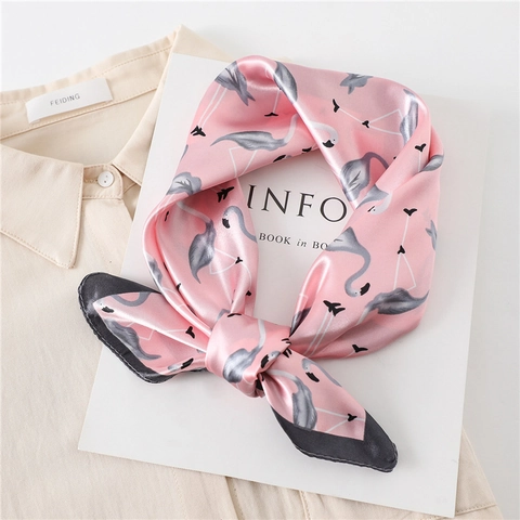 Carré De Satin Élégant En Satin Avec Imprimé Flamant Rose Foulard Lisse En Imitation Satin Bandana Tendance Pour Femmes Accessoire Bureau