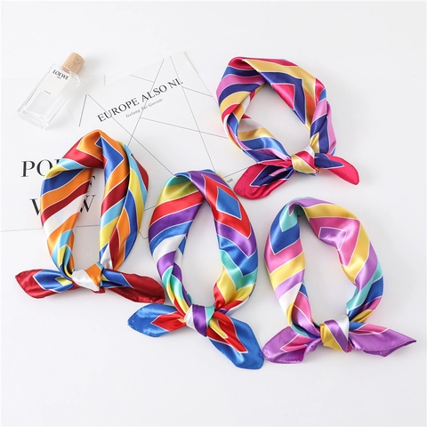 Elegante Foulard Quadrato in Raso da Donna Sciarpa al Collo con Stampa Geometrica Colorata Accessorio Leggero per Pendolari Professionali