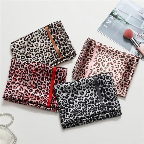 Foulard Quadrato in Raso con Stampa Leopardata Moda Motivo Animale Simil Seta Foulard Sciarpa Scialle per Donna Decorativo