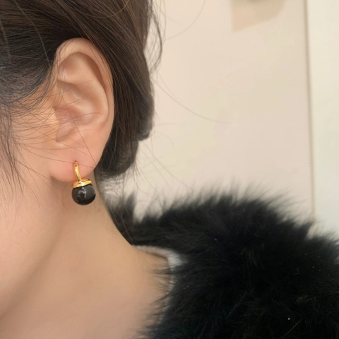 Elegant Round Shell Artificial Pearl Dangle Earrings With Metal Hook For Women Retro Minimalist Fashion Accessory
