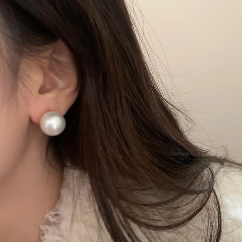 Classic Round Artificial Pearl Stud Earrings Minimalist White Shell Artificial Pearl Copper Fashion Elegant Jewelry For Women