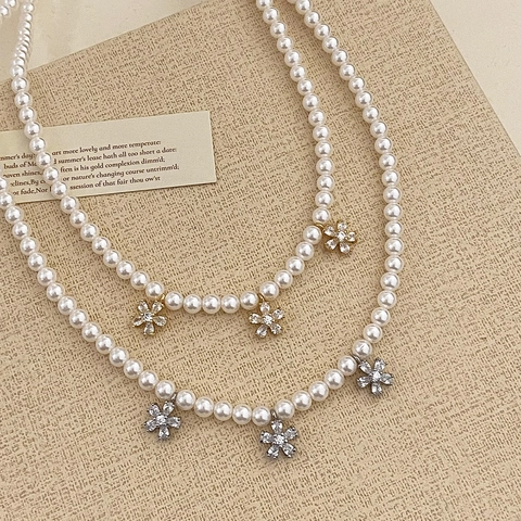Elegante Collana Di Künstliche Perle Bianche Con Pendenti A Fiore In Zirconia Lega Choker Lusso Per Donne Catena Di Clavicola Regolabile