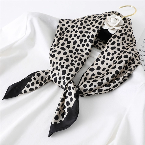 Damen Leopard Print Quadratisch Schal Imitat Satin Satin Halstuch Mode Kopftuch Elegant Haar Accessoire Sonnenschutz