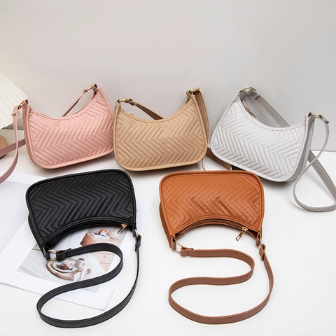 Women Quilted Chevron Shoulder Bag Trendy PU Leather Underarm Hobo Bag With Gold Hardware Elegant Casual Fashion Handbag