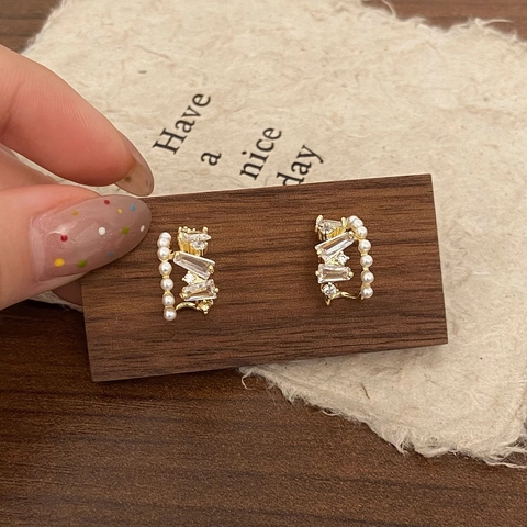 Orecchini A Cerchio Geometrici Con Perla Artificial E Zircone Con Perno In Argento 925 Placcato Oro Gioielli Di Tendenza
