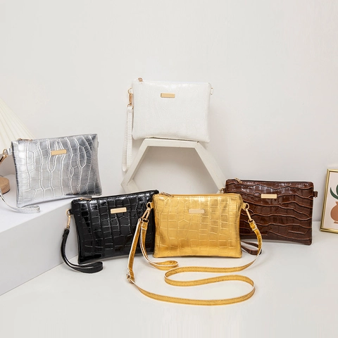 Women Croc Pattern PU Leather Crossbody Bag Envelope Clutch Purse With Gold Metal Plate And Adjustable Shoulder Strap