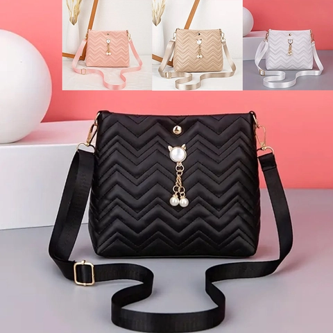 Women Quilted Crossbody Bag PU Leather Wave Pattern Cat Artificial Pearl Pendant Wide Adjustable Strap Simple Shoulder Bag