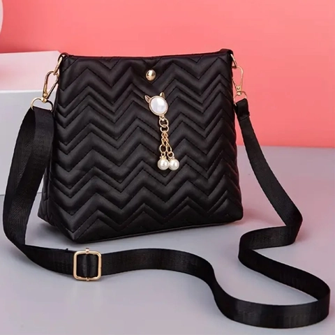 Women Quilted Crossbody Bag PU Leather Wave Pattern Cat Artificial Pearl Pendant Wide Adjustable Strap Simple Shoulder Bag