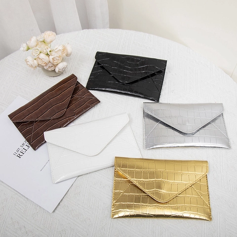 Women Crocodile Pattern Crossbody Bag PU Leather Envelope Clutch Metallic Shiny Metal Chain Strap Retro Small Square