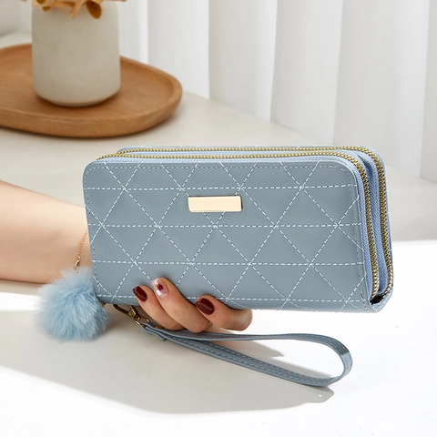 Portafoglio Lungo Da Donna In Pelle PU Trapuntata Doppia Cerniera Grande Capacità Pochette Con Ciondolo Pompon E Cinturino