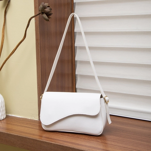 Chic Shoulder Underarm Bag PU Leather Curved Flap Design Urban Simple Crossbody Handbag For Women