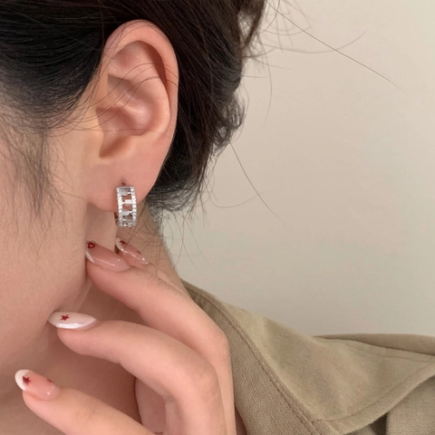 Orecchini A Cerchio Squisiti Micro Zircone Rame Geometrico Cavo Retro Temperamento Leggero Pendolare Gioielli Per Donne
