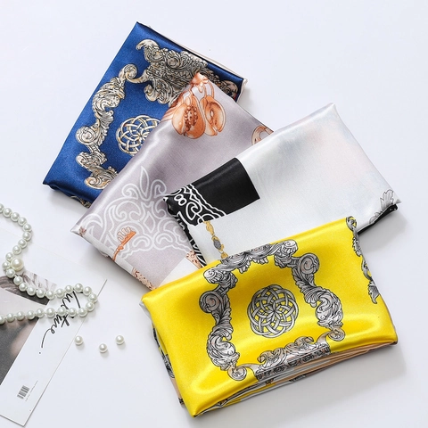 Elegante Grande Sciarpa Quadrata In Raso Effetto Raso Stampa Catena Barocca Patchwork Bandana Capelli Per Donna