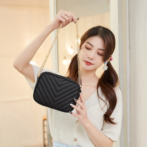 Fashion Women V-Quilted Chevron Crossbody Camera Bag Small PU Leather Chain Strap Square Shoulder Bag For Daily Use