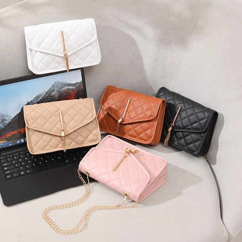 Damen Mode Rautenmuster Gesteppt Umhängetasche Mit Metallkette Und Goldener Quaste Mini PU Leder Quadratische Schultertasche
