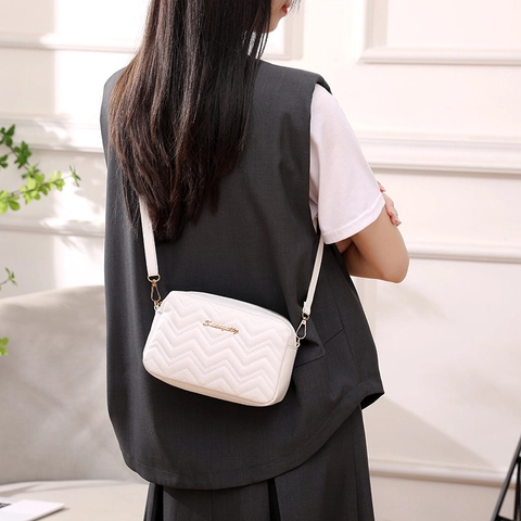 Women's Fashion Chevron Quilted Small Crossbody Bag Minimalist PU Leather Camera Bag With Gold Logo And Adjustable Strap