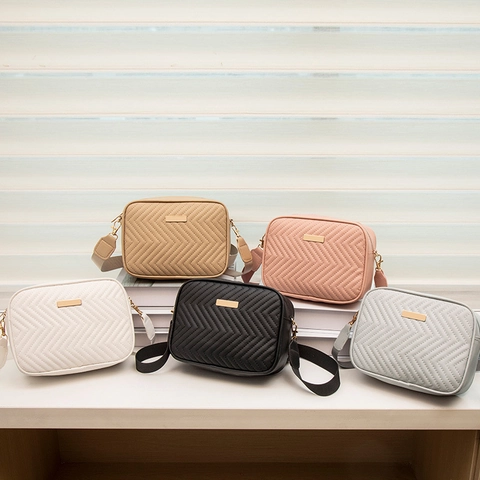Quilted Crossbody Camera Bag PU Leather Chevron Pattern Wide Strap Zipper Closure Fashion Shoulder Bag For Women
