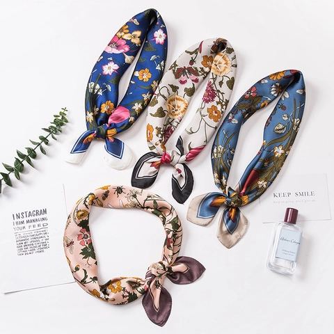 Sciarpa Quadrata Da Donna Con Stampa Floreale E Insetti Raso Artificiale Raso Foulard Per Capelli Accessorio Moda Stile Retrò