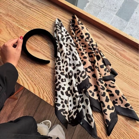 Foulard Quadrato Con Stampa Leopardata Elegante Fascia In Raso Artificiale Bandana Donne Motivo Animale Accessorio Moda
