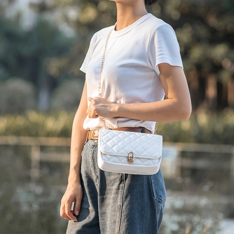 Women Quilted Small Square Bag Fashion PU Leather Chain Strap Shoulder Bag Elegant Metal Lock Closure Party Everyday Purse