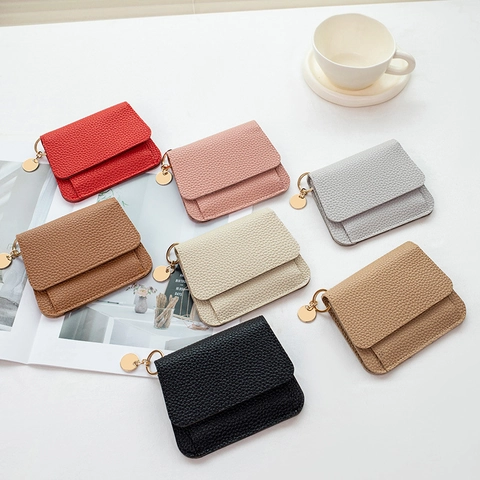 Damen Mini PU Leder Faltbare Münzbörse Litschi Muster Kartenhalter Mit Goldenem Metallring Rundem Anhänger Elegante Geldbörse