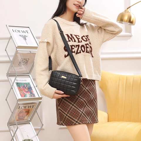 Quilted PU Leather Crossbody Camera Bag Small Square Shoulder Bag With Adjustable Wide Strap For Women Elegant Chic