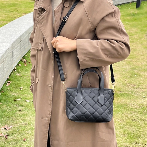 Bucket Bag Quilted PU Leather Handheld Crossbody Shoulder Handbag Zipper Diamond Pattern Solid Color For Women Elegant
