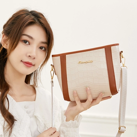 Women Bucket Crossbody Bag Crocodile Pattern PU Leather Colorblock Retro Shoulder Purse With Adjustable Strap Gold Hardware