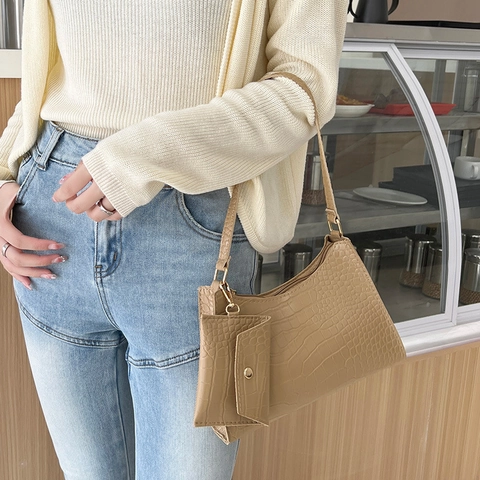 Crocodile Pattern Underarm Baguette Bag Women PU Leather Chic Shoulder Bag With Removable Pouch Zip Closure Vintage