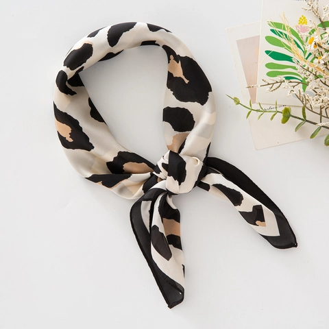 Women Leopard Print Square Scarf Satiny Satin Headscarf Fashion Animal Pattern Neckerchief Hair Band Decorative Scarf