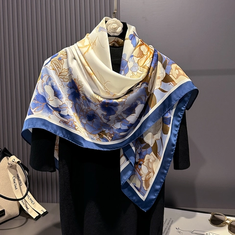 Foulard Carré Élégant À Motif Fleuri Satin Polyester Texture Satin Bandana Vintage Châle Pour Femmes Accessoire De Mode