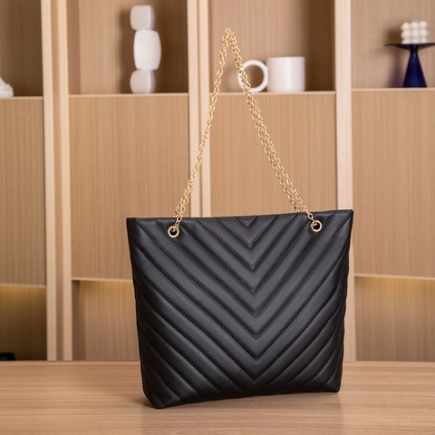 Women Quilted Tote Bag PU Leather V-Shaped Pattern Shoulder Bag With Gold Chain Strap Elegant Large Capacity Handbag
