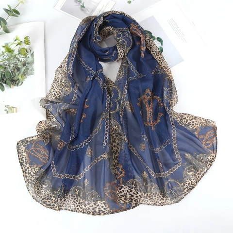 Écharpe en Chiffon Imprimé Léopard pour Femmes Élégant Motif Chaîne Dorée Baroque Long Châle Doux Léger Protection Solaire Accessoire