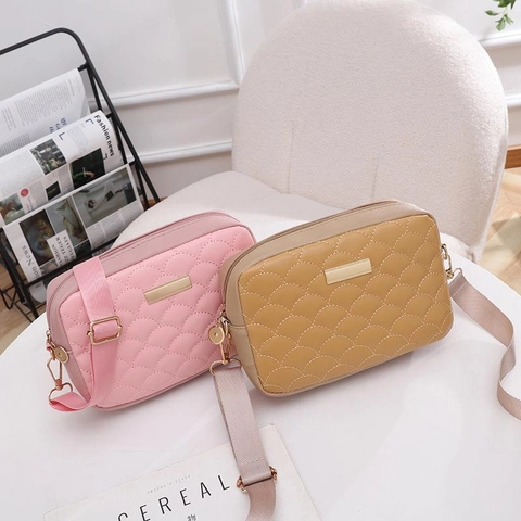 Women Quilted Crossbody Bag PU Leather Fish Scale Pattern Fashion Casual Shoulder Purse Adjustable Wide Webbing Strap