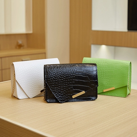 Women Crocodile Pattern Crossbody Bag PU Leather Fashion Asymmetric Flap Chain Strap Small Square Shoulder Handbag