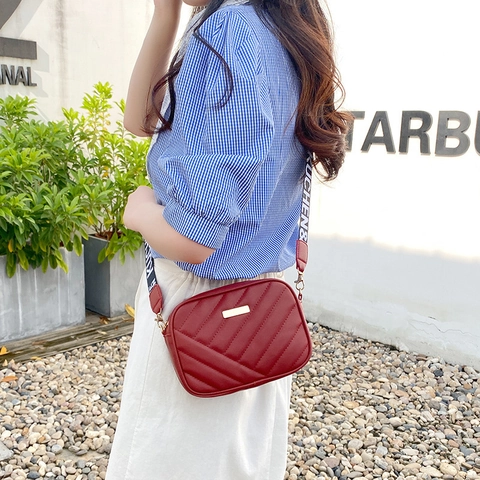 Women Quilted Shoulder Bag PU Leather Wide Letter Strap Crossbody Camera Bag Casual Fashion Solid Color