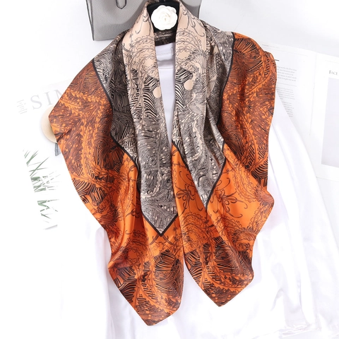Elegante Sciarpa Quadrata In Raso Di Raso Stampata Leggera Protezione Solare Grande Scialle Per Donna Viaggi Spiaggia Vintage Classico