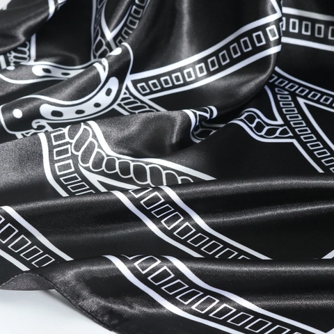 Foulard Carré Sensation Satin Satin Polyester Imprimé Chaîne Géométrique Grand Bandana Élégant Accessoire De Mode Pour Femmes
