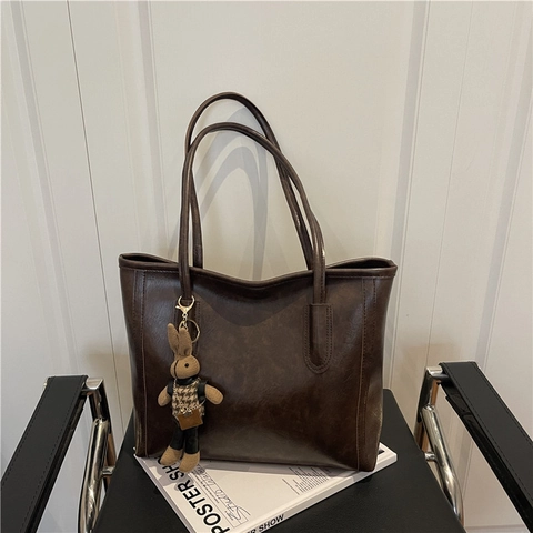 Women Retro PU Leather Tote Bag Large Capacity Minimalist Shoulder Bag With Rabbit Charm For Travel Office Daily Commuting