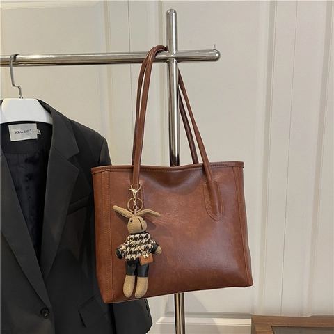 Women Retro PU Leather Tote Bag Large Capacity Minimalist Shoulder Bag With Rabbit Charm For Travel Office Daily Commuting