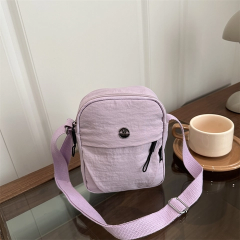 Women Nylon Crossbody Shoulder Bag Lightweight Wrinkled Fabric Fashion Handbag With Adjustable Strap For Daily Use