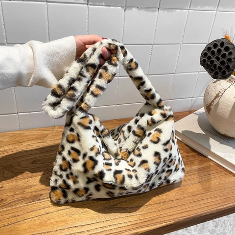 Women's Vintage Leopard Print Faux Fur Shoulder Bag Heart Pattern Plush Underarm Bag Fashion Winter Tote Handbag Jewelry