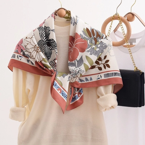 Dames Elegante Botanische Bloemenprint Satijn Vierkante Sjaal Groot Zijdeachtig Tuch Veelzijdige Zonbescherming Nek Wrap Accessoires