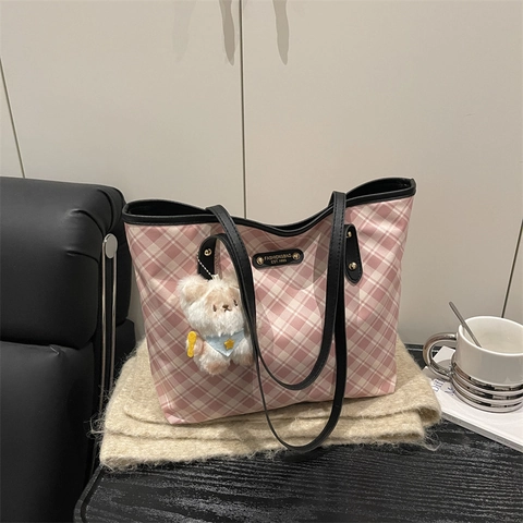 Women Large Capacity Plaid Tote Bag Minimalist Commuter Shoulder Bag With Bear Keychain Fashion PU Canvas Handbag