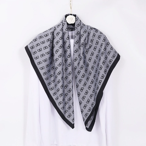 Sciarpa Quadrata Elegante Donna Stampa Farfalla Raso Poliestere Grande Scialle Hijab Avvolgimento Testa Accessorio