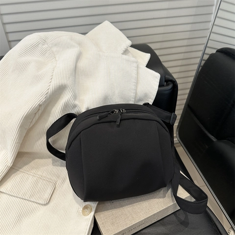 Women's Minimalist Nylon Crossbody Bag Small Half Moon Shoulder Bag With Adjustable Strap Casual Solid Color Zipper Handbag