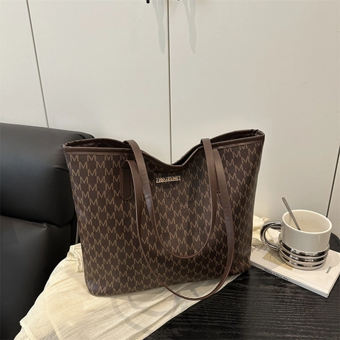 Women Fashion PU Leather M Letter Monogram Tote Bag Large Capacity Commuting Shoulder Bag Vintage Urban Style Printed Handbag